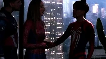 Spider Girl wird von Superhelden im Dreier gefickt