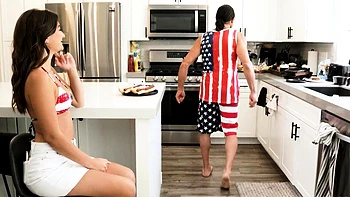 Mae Milano chupa pica grande, ejaculada hardcore em POV