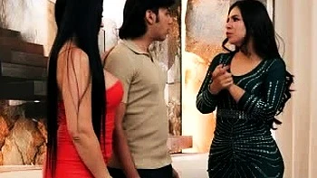 La ex de mi madrastra en nuestro trío