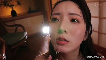 Maman asiatique enceinte baisée et créampie par un vieux salaud