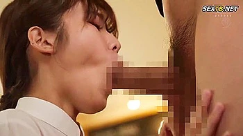 Mujer casada asiática folla al jefe de tienda con gran polla