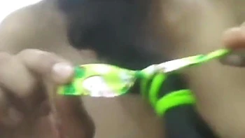 Indische Freundin lutscht meinen Schwanz hart und fickt Doggy und Reiterstellung