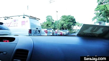 Сара Джей с огромными сиськами и жирной попой ебется с черным членом