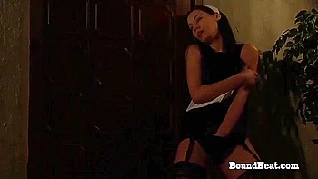 Mistress Dirt, strapon d’élite et doigté lesbien