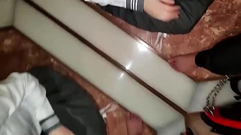 Jeune asiatique timide en uniforme scolaire baisée avec creampie en public