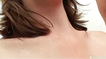 Adolescente amateur tímida se coge el culo duro