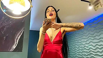 Mi hermanastra se cambió y me dejó coger todos sus agujeros apretados