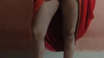 Пышногрудая сестра жены из деревни Деси подняла гагру, чтобы её трахнули