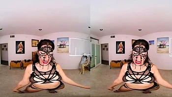 Брюнетка трахается сзади в POV