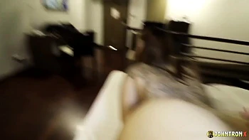 Азиатская брюнетка-любительница с большой жопой в позе наездницы с видом от первого лица