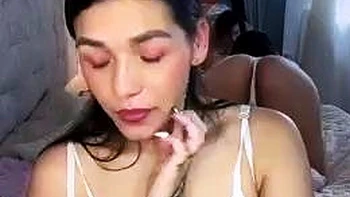 MILF brune amateur chevauche le cock de son mec