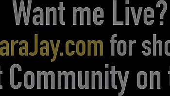 Sara et Ava passionnées, énormes nichons et fesses rebondies