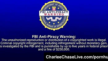 Charlee e Amanda no trio quente com peitos grandes e pau enorme