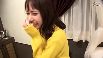 Красотка в миниюбке ласкает жопу и киску через трусики