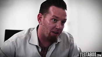 Häftling fickt reife Wärterin mit großen Titten und Arsch