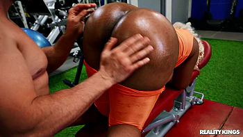 Curvy Black Babe Gets Ass Licked and Fucked