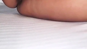 Esposa india curvy se masturba la pussy frente a su marido