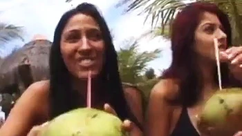 Klassiker 065: Brünette & Rothaarige lutschen, Doggy & Reiterstellung