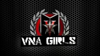 Грязная мамка Чарли Чейс сосет и кончает на лицо