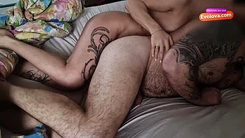 Brünette Milf wird hart gefickt und creampied POV