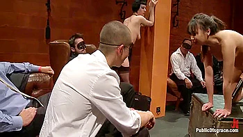 Sasha Yung fast jungfräulicher Anal-Gangbang