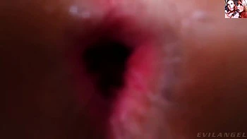 Milf abierta de culo, fisting y creampie en trio