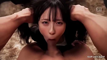 Chica asiática sexy aprende el poder del hombre en hotel