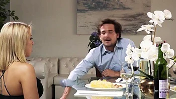 Zoey Monroe fickt hart: Blasen, Doggy und Reiterstellung