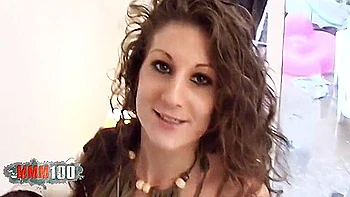 Худая француженка Алис трахнута в жопу сзади