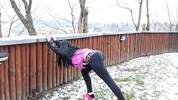 Lucia Denville, teen deportista, follada perrito y con culo lamido