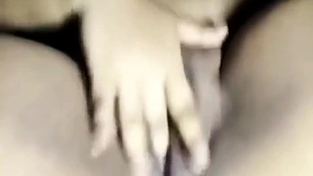 Garota desi masturbando a buceta peluda sozinha