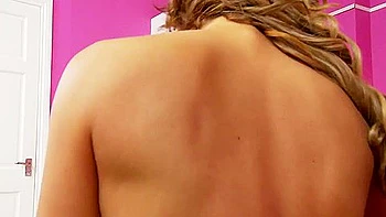 Lesbianas adolescentes enseñan tetas y culos grandes