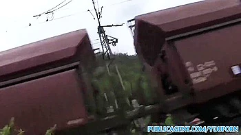 Victoria baise sans honte pour de l'argent encore