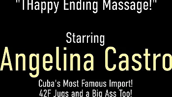 Angelina BBW aux énormes seins suce un gros BBC en gorge profonde