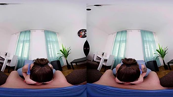 Jennifer spielt frech: Blasen und Reiten mit Spanking