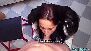 Sexy Brünette Lexie Dona lässt sich in Tschechien für Anal ficken bezahlen