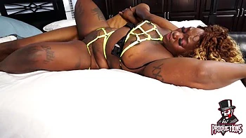 Ebony Amateur Fucks Big Black Ass and Cock