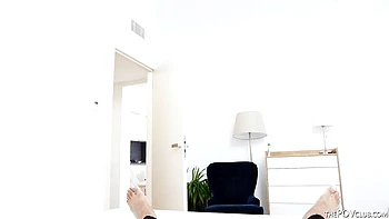 Jenny Doll lutscht BBC im POV mit heißer tschechischer Blondine