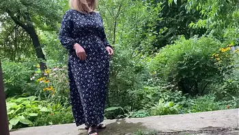 Gorgeous MILF helped a stranger pee outside and pee herself