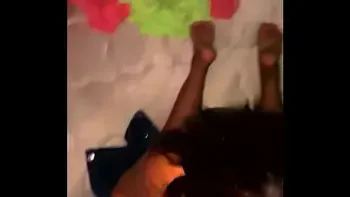 En una apuesta pierde la virginidad con su amigo del colegio!!