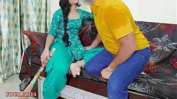 Chachi bhatija XXX sex videos | Bhatija tried to flirt with aunty mistakenly chacha were at home | full HD hindi sex video with hindi audio