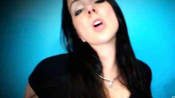Hypnotized brunette cums solo on cam