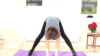 Mature Brunette Milf Masturbates After Workout