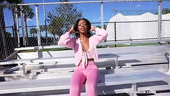 Ebony Babe Fucked Miami Style: Blowjob, Doggy, Cowgirl