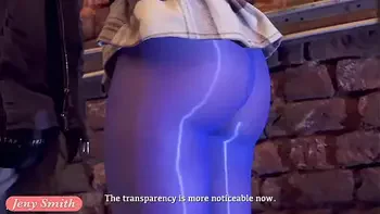 Jeny Smith got naked on the night club entrance