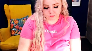 anal Cam Girls - Cute BBW little Miss Piggy stripping and pl