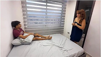 Sexo Duro In Stepmother Catches Her Stepson Masturbating And Helps Him Cum Quickly With Her Luscious Pussy