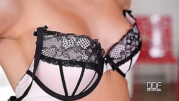 Candee Licious Seduction Production Deelicious Pink Fingerings