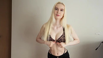 Blondie on the bed, amateurs gone wild